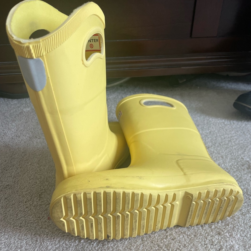 brand new yellow hunter boots! great condition